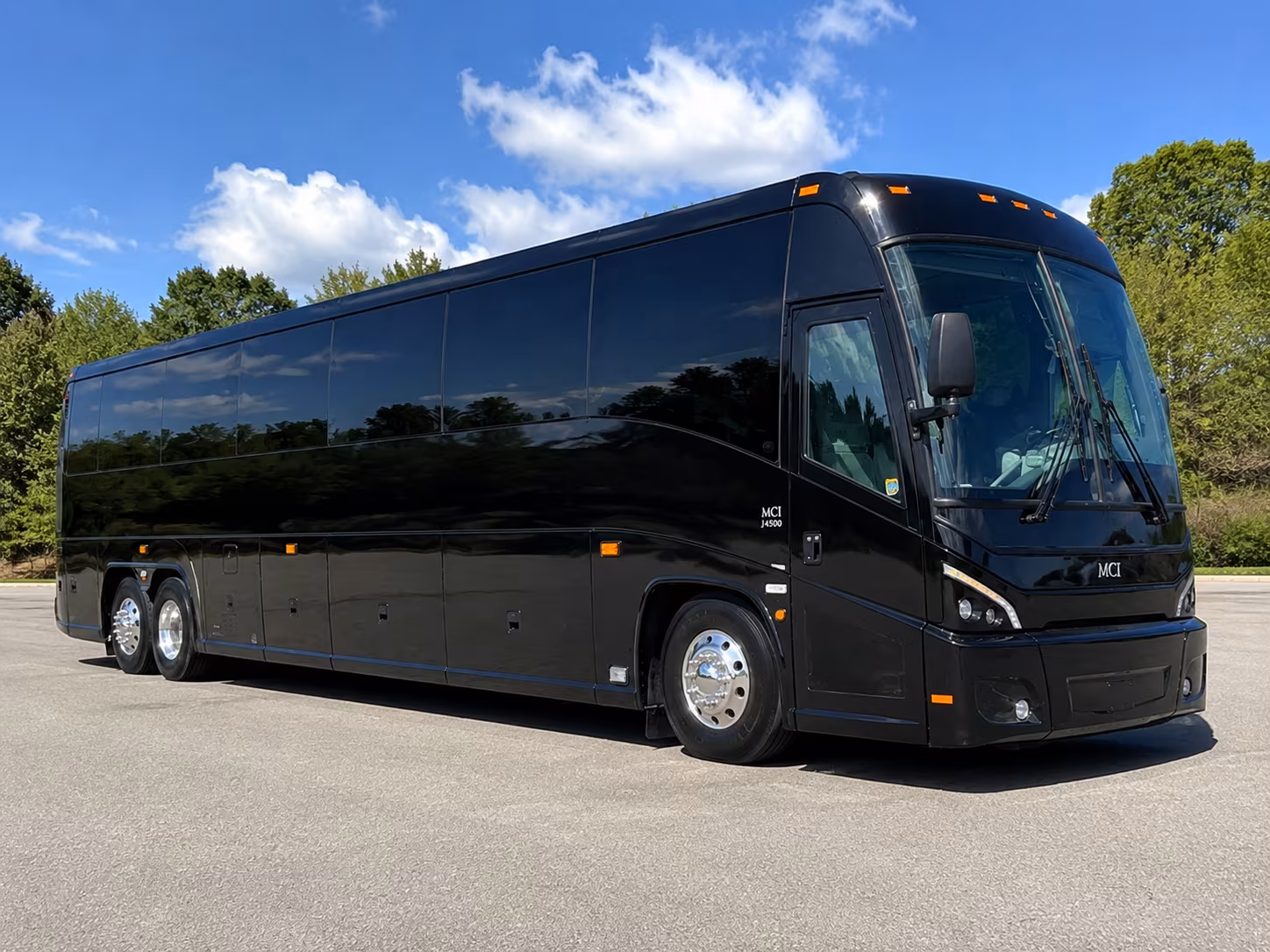 charter a bus for uw husky home saturdays and apple cup weekend