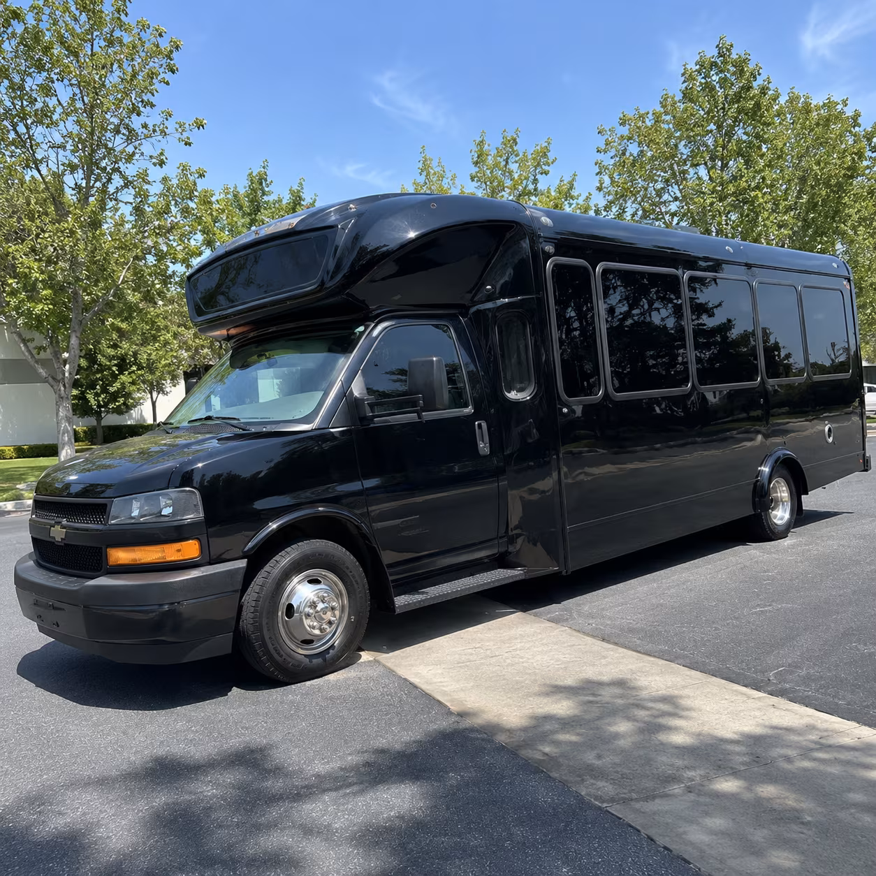 edmonds 15 passenger party bus