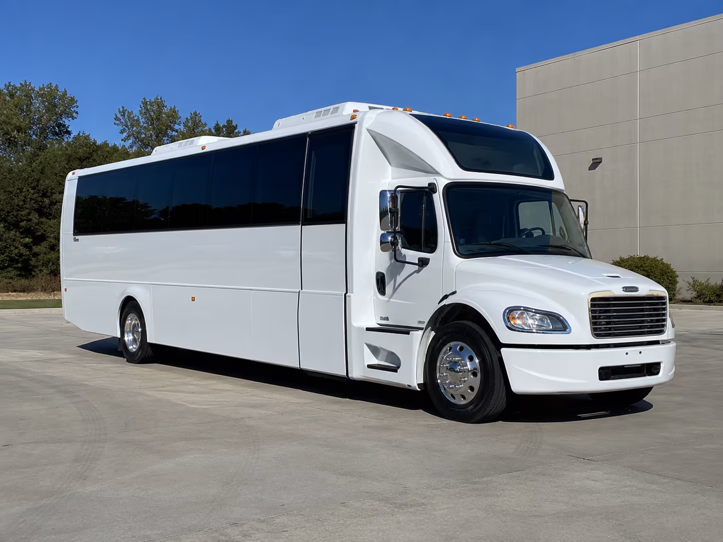 edmonds 28 passenger party bus